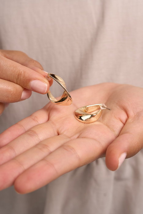 Heliophilia Silver Pendientes de Oro con Recubrimiento de Laca Heliophilia Silver Pendientes de Oro con Recubrimiento de Laca